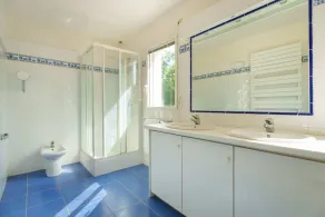 Spacieuse Villa à Crac'h : 4 Ch. pour 8 Pers., Beau Jardin, Proche Plages et WiFi - Image 2