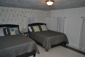 5 minutes to Peek n Peak, ON SITE PRIVATE HOT TUB, Large private yard - Image 3
