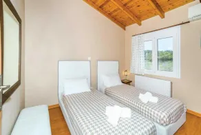 Villa Rea in Adelianos Kampos - Image 5