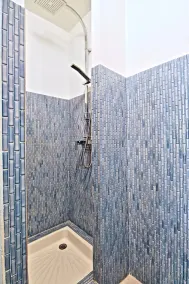 Appartement 2 chambres avec terrasse et parking, plage à 70 mètres - Image 3