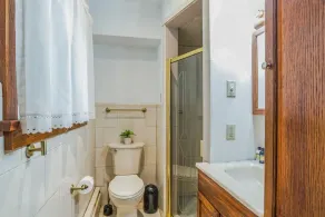 Sidney Lodging 3 Bedroom Home - Image 5
