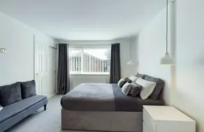 Stunning and spacious 2 - bedroom house with a family feel - Image 4