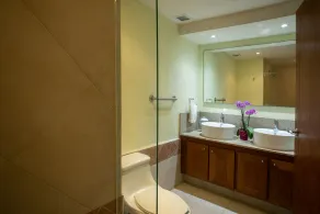 Beachfront, Luxurious Grand Venetian 3 Bedroom,  Fiber Optic WIFI - Image 3