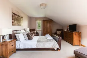 Luxury cottage with garden and parking in the heart of the village.  Sleeps 8. - Image 4