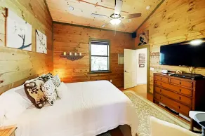 Stylish Zen Cottage at KC Memory Lane - Image 5