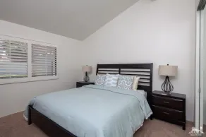 Elegant opdateret 3 BD 3. 5 BA 2400 Sq Foot Condo - Image 5