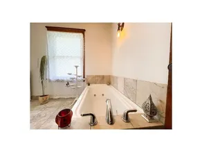Historic St. Paul Inn w/ Barn Loft in Summit/Grand/Selby!  - Image 5