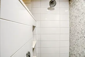Upscale Oceanfront Condo with Panoramic Views and Pool - Image 3