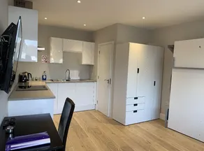 Modern, Private, self-contained studio apartment - Image 5