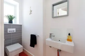Gorgeous home for 12 - Walk to Beach - Sea View - Image 3