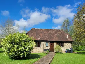 THE CIDER HOUSE, pet friendly, character holiday cottage in Dalwood - Image 5