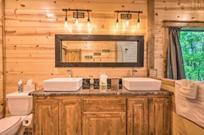 Secluded! Couples/Family Cabin, 1Br; 1 Lux Bth: Bunkroom, Sleeps 4, Hot Tub - Image 4