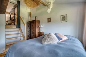 High-End Holiday Home 'Charming and Elegant Renovated Farmhouse' with Lake View, Pool, and Wi-Fi - Image 5