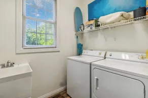 Welcome to Gallery on the South Fork – A Lake Lover’s Dream - Image 2