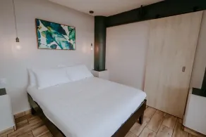 Cozy Retreat with Breathtaking Views, 20 Minutes to the Airport - Image 4