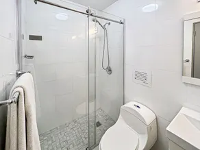 Exceptional Modern Beachfront Escape • XL Pool • In-Unit Laundry • VIP Parking - Image 2