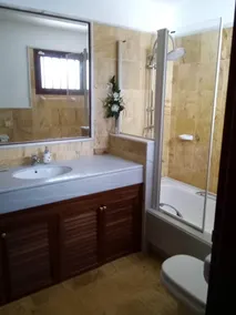 Luxurious 2 Bed Villa - Image 4