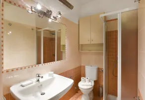 Santiago Home with Lake-View Balconies - Happy Rentals - Image 3