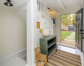 East Hampton seaside home - Image 2
