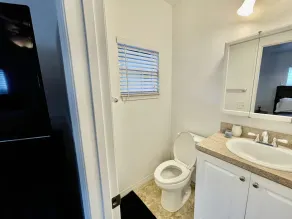 Cozy Modest Home near (Universal Studios & iDrive) - Image 2