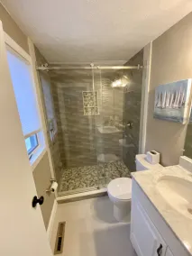 Renovated Home with heated pool near the beach! Fenced in yard +pet friendly - Image 4
