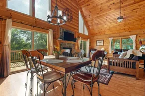 Beautiful Log Home, Lake side. - Image 5