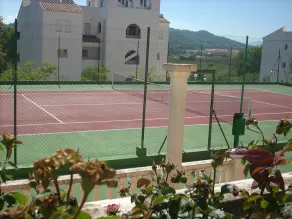 Beachfront apartment with private garden, wifi and parking space - Image 2