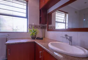Superb home in the heart of Sandton - Image 3