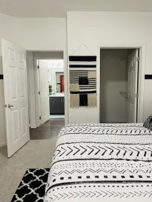 Cozy King Suite w/free parking -- 15 mins from Downtown - Image 4