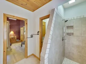 Beautiful  Log Home with all the comforts and amenities anyone would ever need ! - Image 4