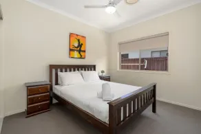 Bribie Bliss: Luxe Canal Living - Image 5