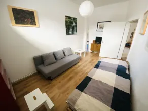 Quite, artsy apartment in a central location - Image 5