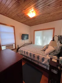 East Lake Okoboji lakeside cabin. - Image 4