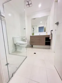 Luxury Apartment with Private Balcony & Parking in Perth CBD. - Image 5