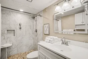 1001 Waters Edge Resort condo - Image 4