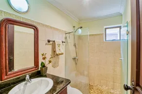 Fantastic Condo W/ Full Kitchen, WiFi, Private Balcony & Central Location - Image 3