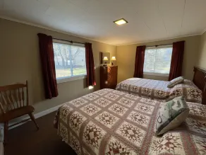 Large 2-Bedroom, 2-Bathroom Cottage in perfect in-town location - Image 5