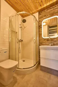 Red apartment - Image 2