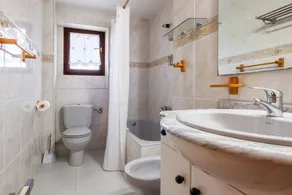 Holiday Home 'La Jomeruca' with Mountain View, Balcony and Wi-Fi - Image 4
