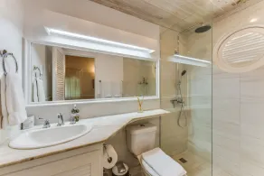 Idyllic 7 Porters Court, Beach Club Membership, pool, 5min walk beach,  Holetown - Image 3