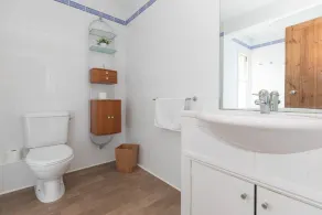 Spacious Victorian Farmhouse - stunning rural views, near Henley on Thames - Image 4