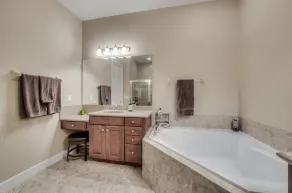 Magnifique Condo 3 chambres + Den et 3 salles de bain dans une belle communauté fermée. - Image 5