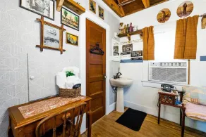 Restored 1930’s Tiny Home 3 min to Cape Charles - Image 2