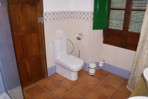 La Cañota Superior King Room Adults Only, bedroom and ensuite bathroom and WIFI - Image 4