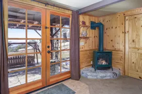 Hilltop Log Cabin On 4.5 Acres. Panoramic Views, Clean and Pet Friendly - Image 2