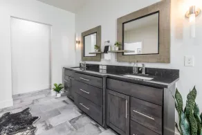 Brand new Bishop Arts Condo-Right in the middle of it all! Three bathrooms! - Image 4