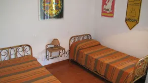 Villa de Cuatro Familias con Jardín en el Corazón del Bosque de Pinos - Image 5