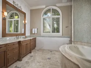 Mediterranean Villa in the heart of Naples! Location & Luxury!  - Image 2