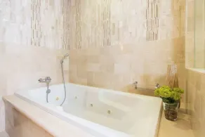 LUXE condo. Beautiful setting for adult groups and families. Complete renovation and new kitchen. - Image 3