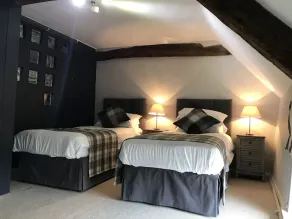 Luxuriously Restored Family Friendly 300 year old English Country Cottage  - Image 5